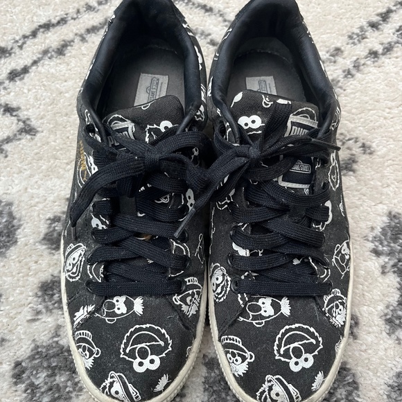 Puma sneakers size 9 - Picture 1 of 12